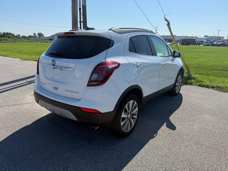 Buick Encore Vehicle Full-screen Gallery Image 04