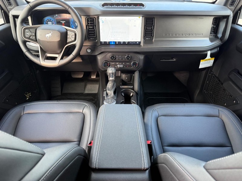 Ford Bronco Vehicle Full-screen Gallery Image 6