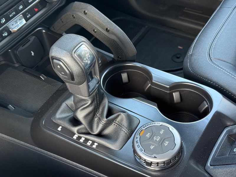 Ford Bronco Vehicle Full-screen Gallery Image 14