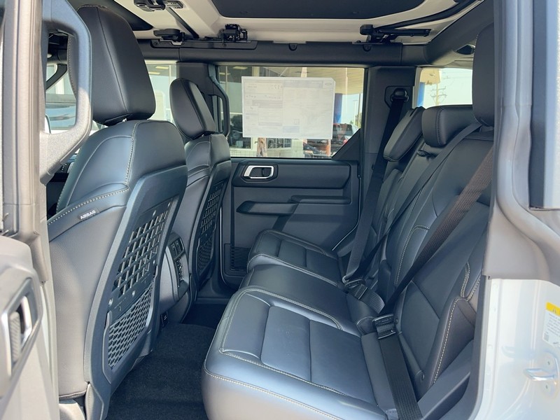 Ford Bronco Vehicle Full-screen Gallery Image 4