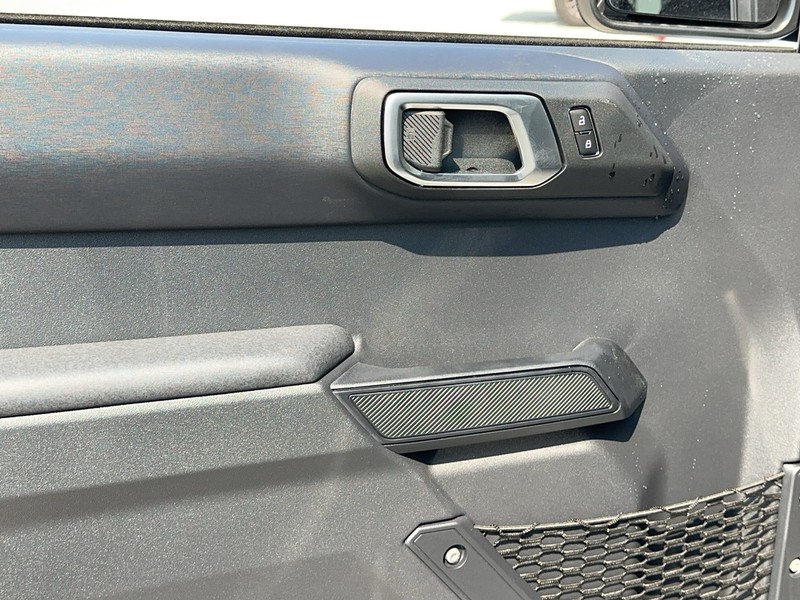 Ford Bronco Vehicle Full-screen Gallery Image 11
