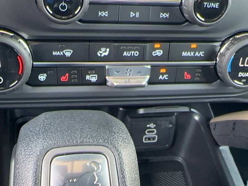 Ford Bronco Vehicle Full-screen Gallery Image 16