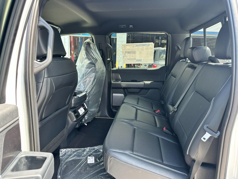 Ford F-150 Vehicle Full-screen Gallery Image 4
