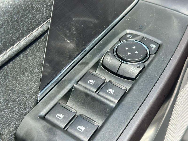 Ford F-150 Vehicle Full-screen Gallery Image 9
