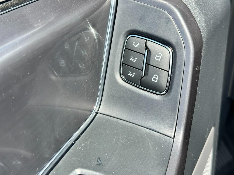 Ford F-150 Vehicle Full-screen Gallery Image 10