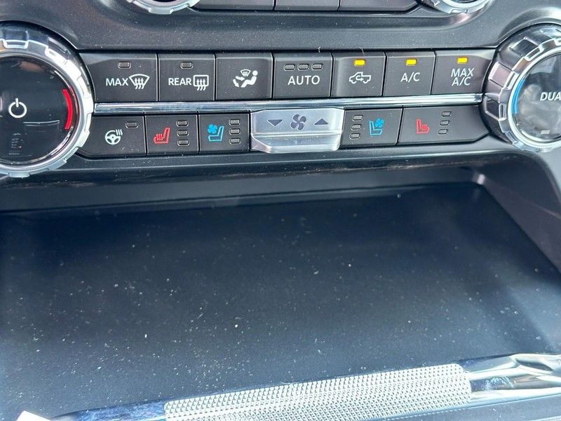 Ford F-150 Vehicle Full-screen Gallery Image 14