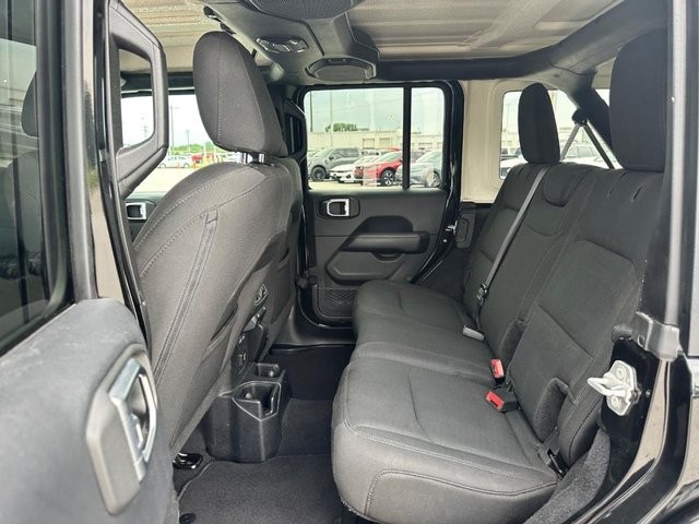 Jeep Wrangler Unlimited Vehicle Full-screen Gallery Image 10