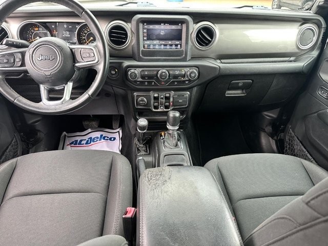 Jeep Wrangler Unlimited Vehicle Full-screen Gallery Image 11