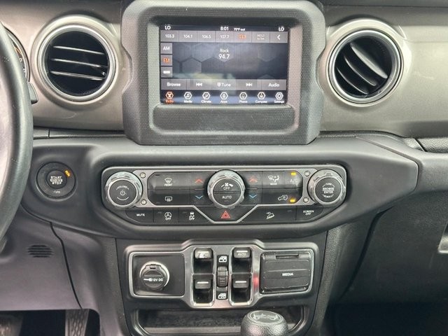 Jeep Wrangler Unlimited Vehicle Full-screen Gallery Image 13