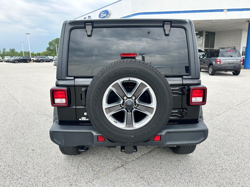 Jeep Wrangler Unlimited Vehicle Full-screen Gallery Image 4