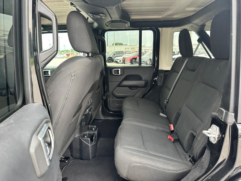 Jeep Wrangler Unlimited Vehicle Full-screen Gallery Image 10