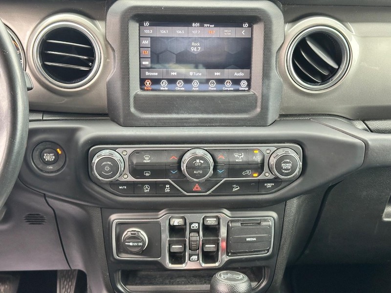 Jeep Wrangler Unlimited Vehicle Full-screen Gallery Image 13