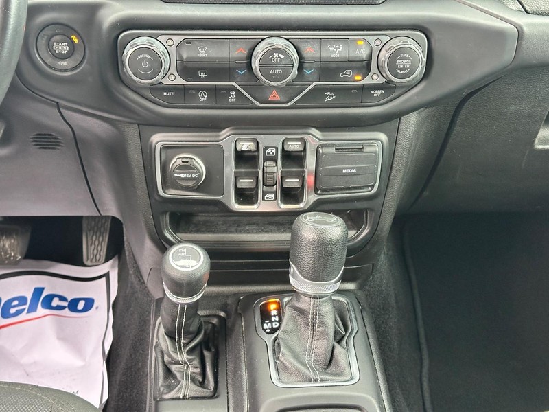 Jeep Wrangler Unlimited Vehicle Full-screen Gallery Image 14