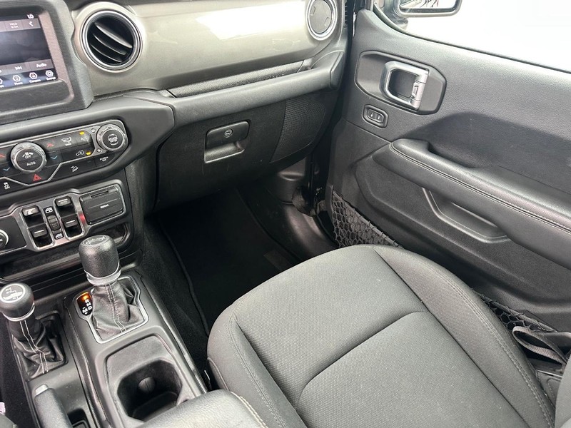 Jeep Wrangler Unlimited Vehicle Full-screen Gallery Image 15