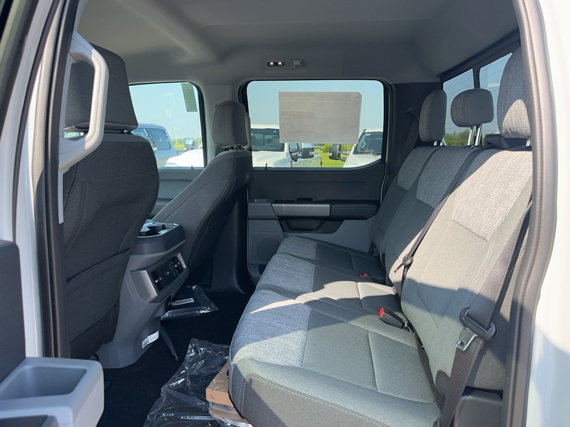 Ford Super Duty F-250 SRW Vehicle Full-screen Gallery Image 4