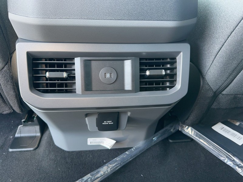Ford Super Duty F-250 SRW Vehicle Full-screen Gallery Image 5