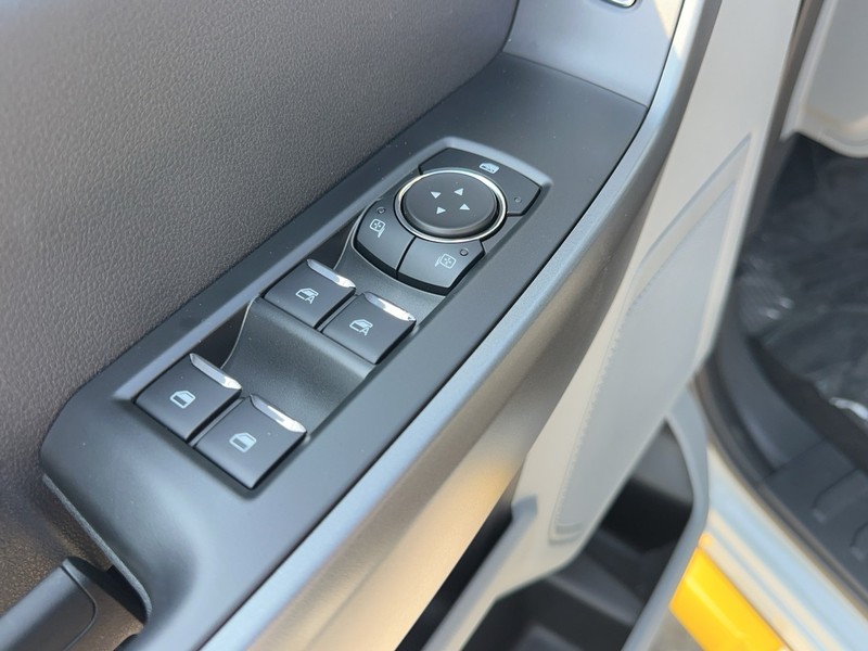 Ford Super Duty F-250 SRW Vehicle Full-screen Gallery Image 10