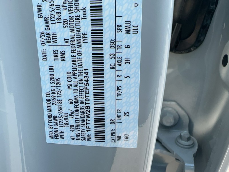 Ford Super Duty F-250 SRW Vehicle Full-screen Gallery Image 12