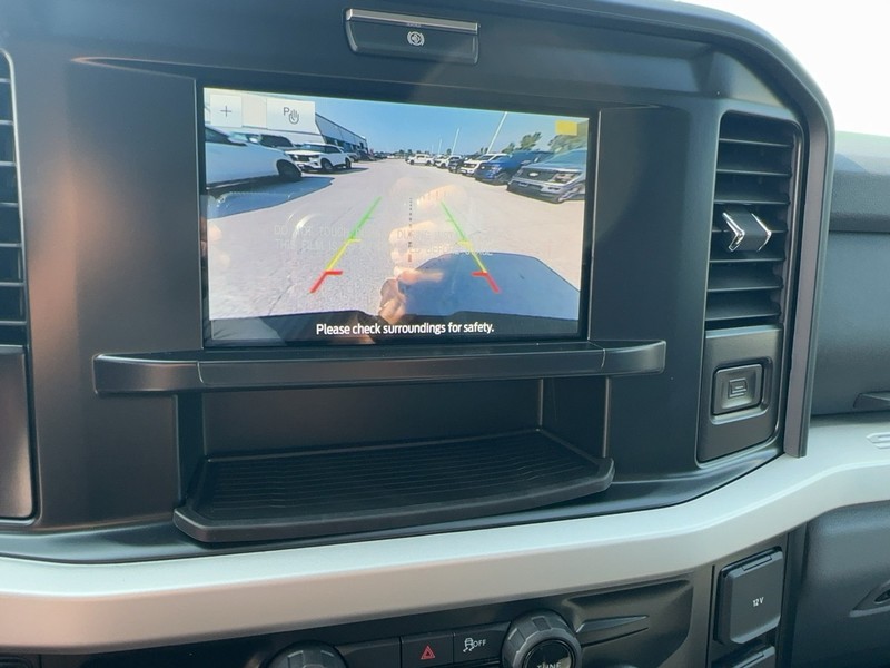 Ford Super Duty F-250 SRW Vehicle Full-screen Gallery Image 15