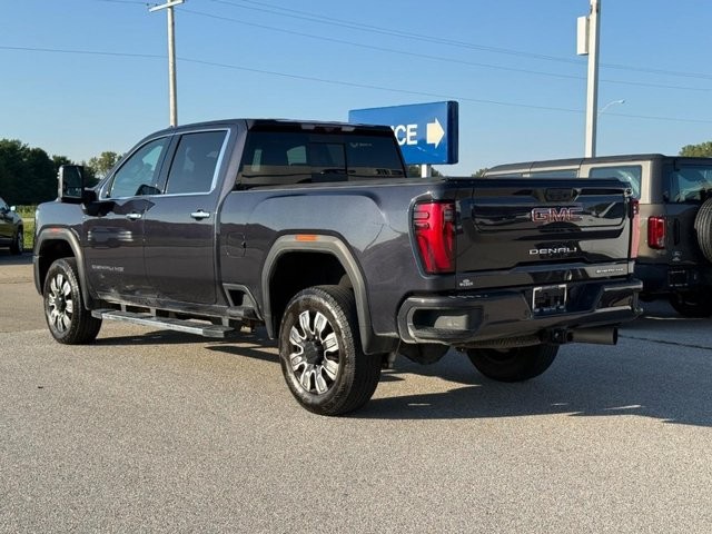 GMC Sierra 3500HD Vehicle Full-screen Gallery Image 3
