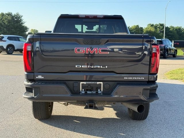 GMC Sierra 3500HD Vehicle Full-screen Gallery Image 4