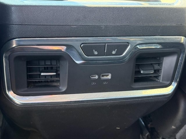 GMC Sierra 3500HD Vehicle Full-screen Gallery Image 12
