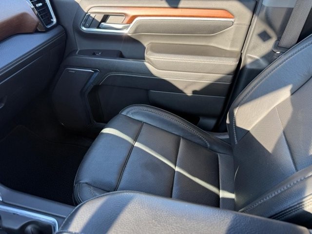 GMC Sierra 3500HD Vehicle Full-screen Gallery Image 22