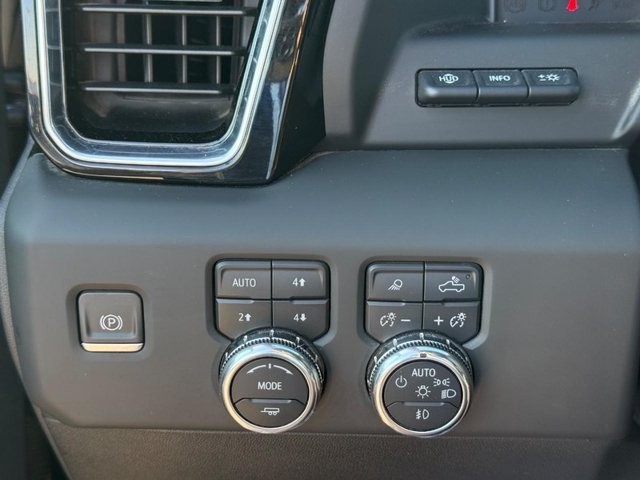GMC Sierra 3500HD Vehicle Full-screen Gallery Image 24