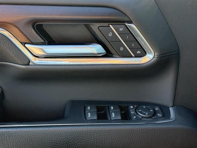 GMC Sierra 3500HD Vehicle Full-screen Gallery Image 25