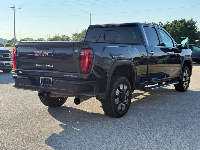 GMC Sierra 3500HD Vehicle Full-screen Gallery Image 5