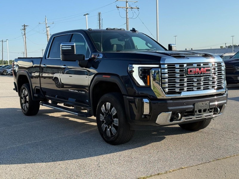 GMC Sierra 3500HD Vehicle Full-screen Gallery Image 8