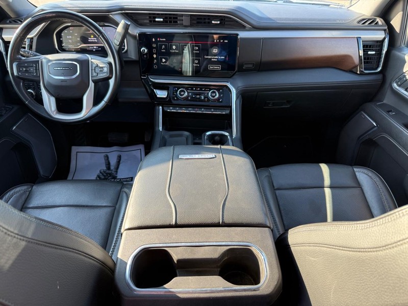 GMC Sierra 3500HD Vehicle Full-screen Gallery Image 13