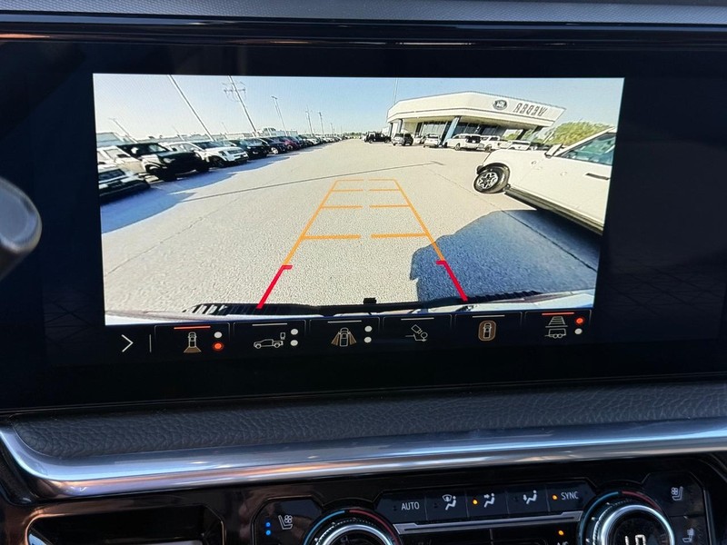 GMC Sierra 3500HD Vehicle Full-screen Gallery Image 18