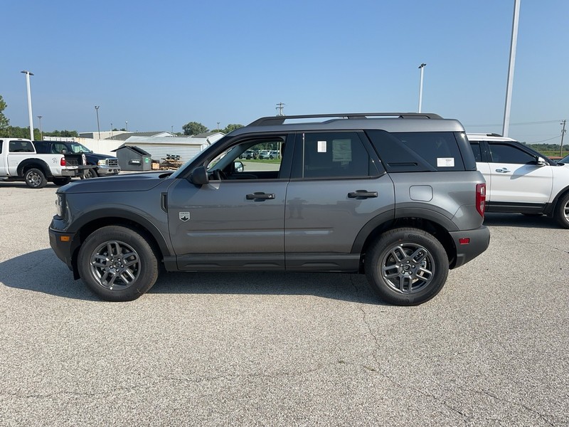 Ford Bronco Sport Vehicle Full-screen Gallery Image 2