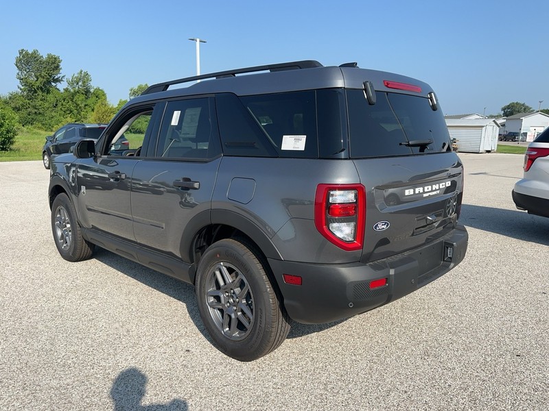 Ford Bronco Sport Vehicle Full-screen Gallery Image 3