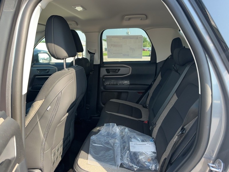 Ford Bronco Sport Vehicle Full-screen Gallery Image 4