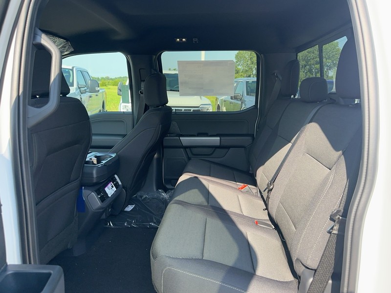 Ford F-150 Vehicle Full-screen Gallery Image 4