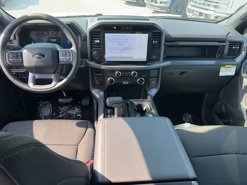 Ford F-150 Vehicle Full-screen Gallery Image 6