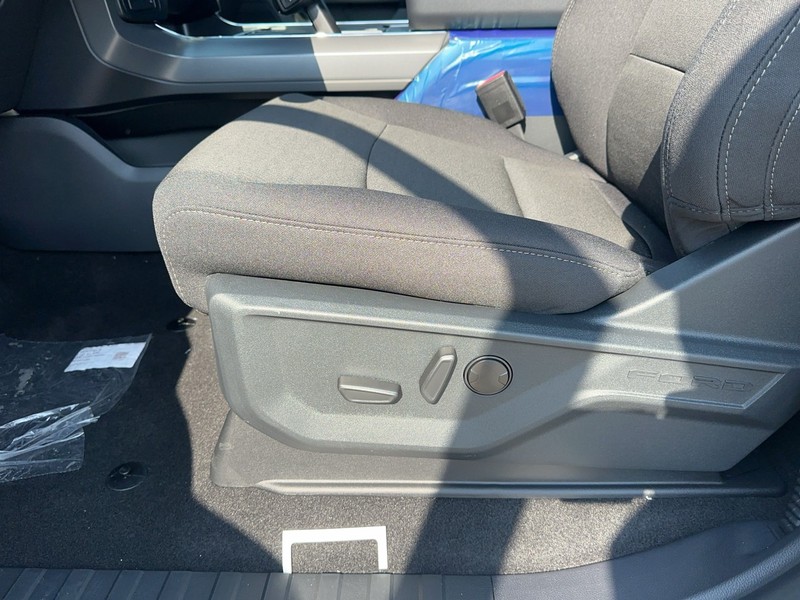 Ford F-150 Vehicle Full-screen Gallery Image 10