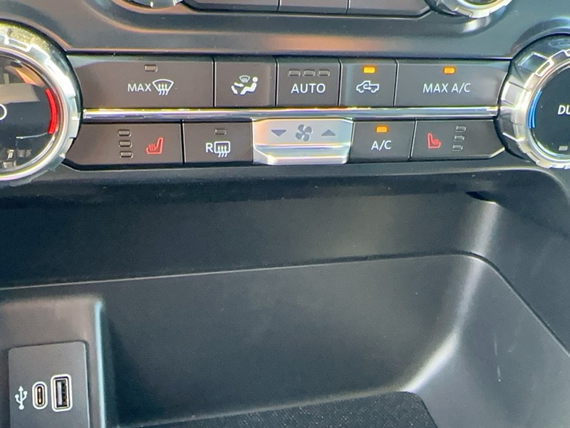 Ford F-150 Vehicle Full-screen Gallery Image 16
