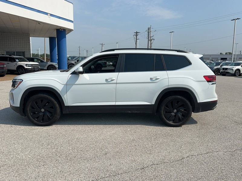 Volkswagen Atlas Vehicle Full-screen Gallery Image 2