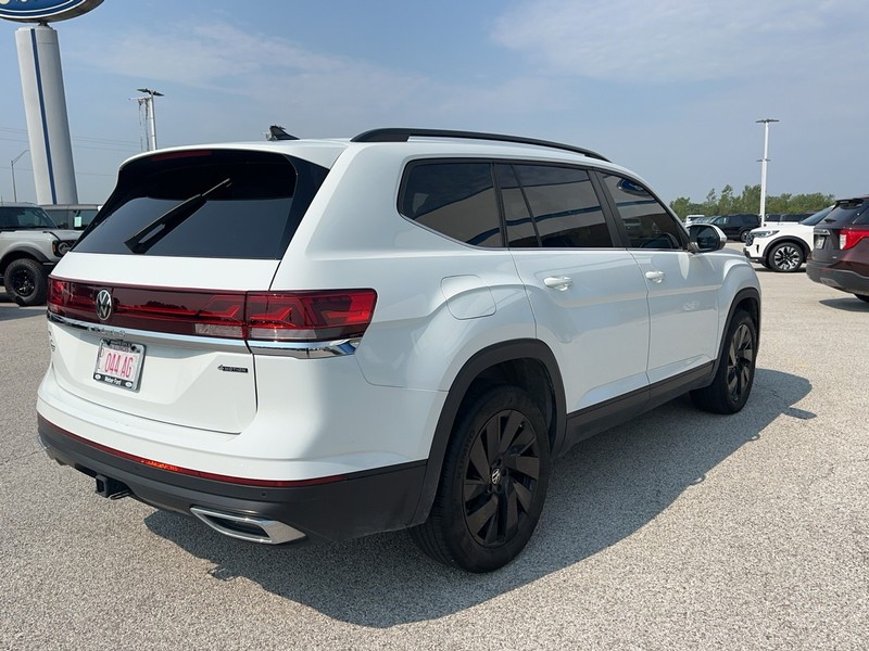Volkswagen Atlas Vehicle Full-screen Gallery Image 7