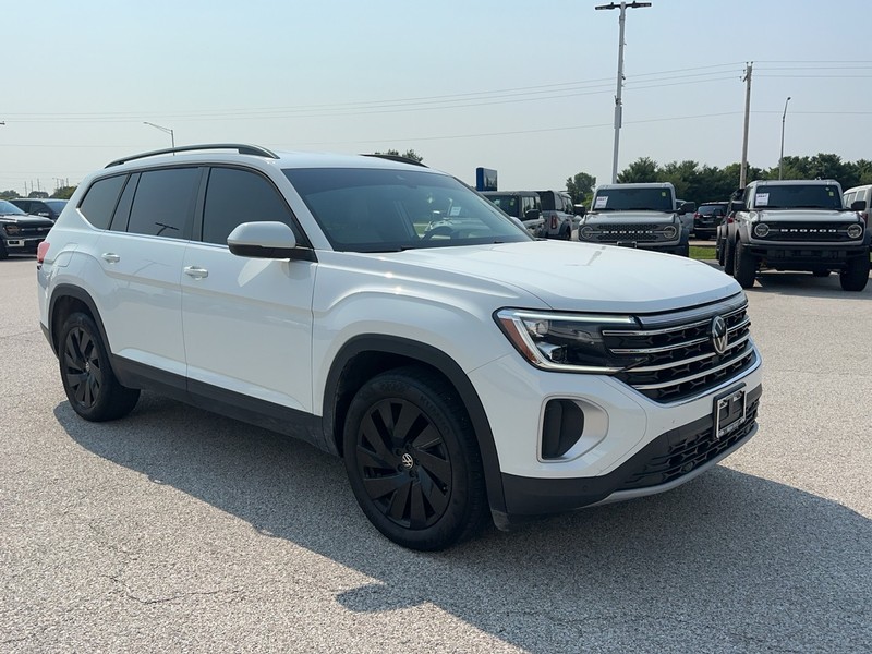 Volkswagen Atlas Vehicle Full-screen Gallery Image 8