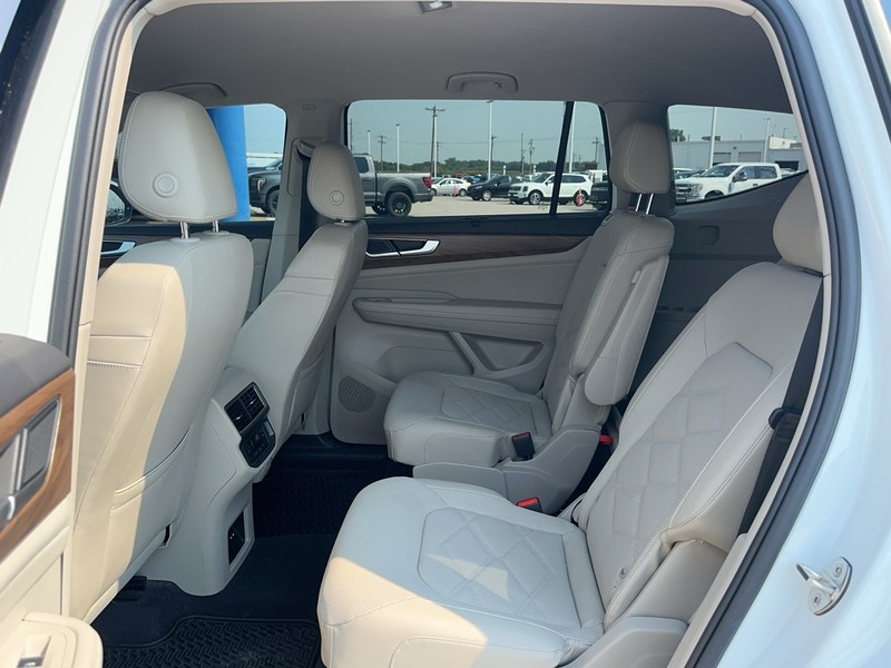 Volkswagen Atlas Vehicle Full-screen Gallery Image 10