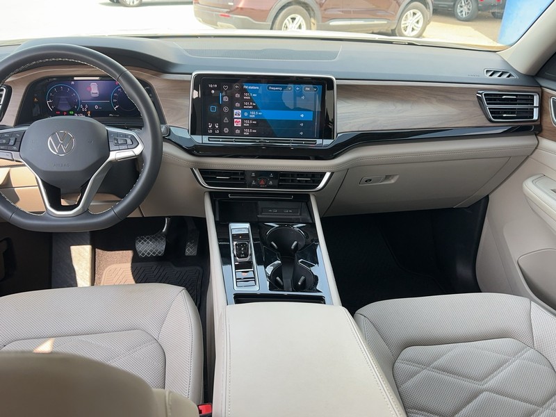 Volkswagen Atlas Vehicle Full-screen Gallery Image 12