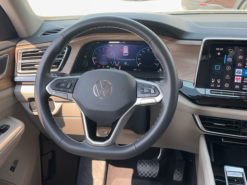 Volkswagen Atlas Vehicle Full-screen Gallery Image 13