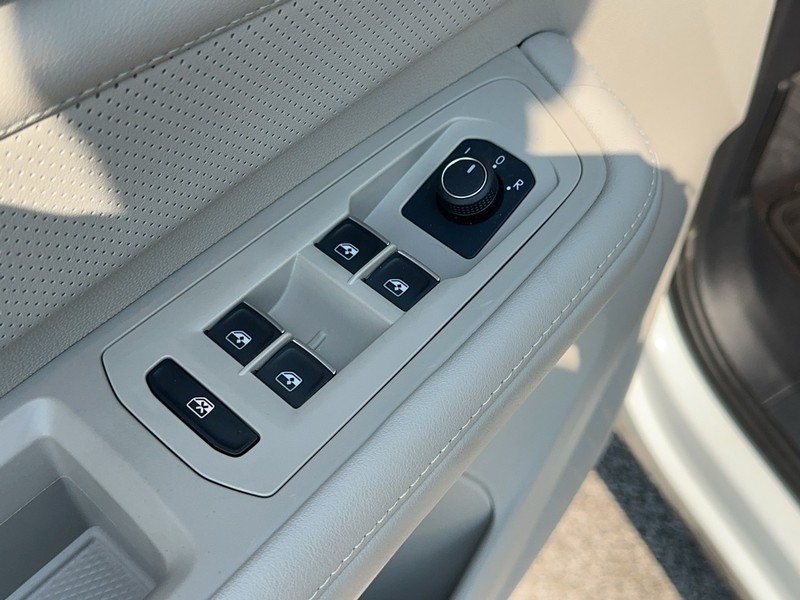 Volkswagen Atlas Vehicle Full-screen Gallery Image 18