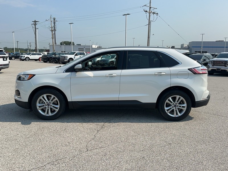 Ford Edge Vehicle Full-screen Gallery Image 2