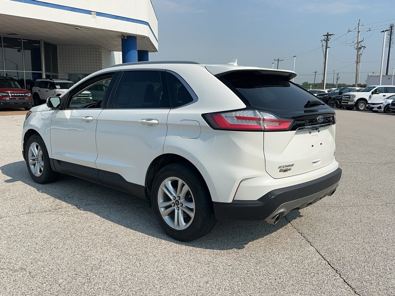 Ford Edge Vehicle Full-screen Gallery Image 3