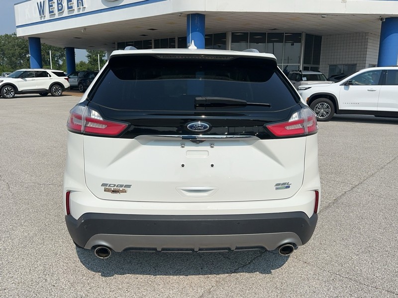 Ford Edge Vehicle Full-screen Gallery Image 4